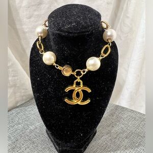 Mother of Pearl Charm Bracelet With Charm and a Magnetic Clasp. Size 8” …